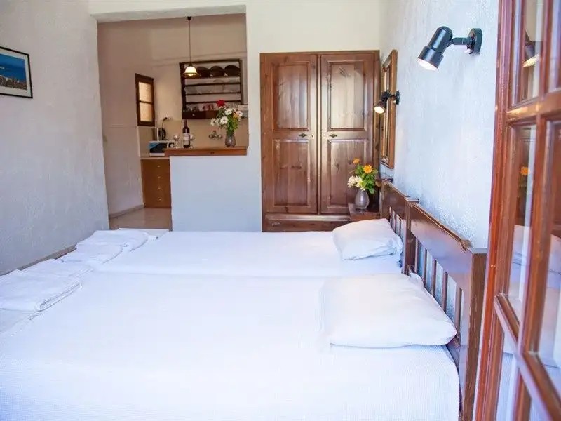 THANIA SEASIDE LUXURY SMOTEL (EX. THANIA STUDIOS APT)