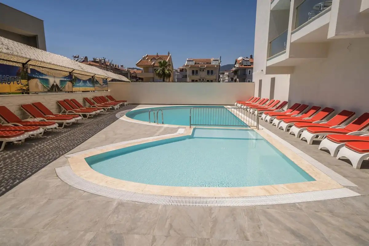 POINT BEACH HOTEL