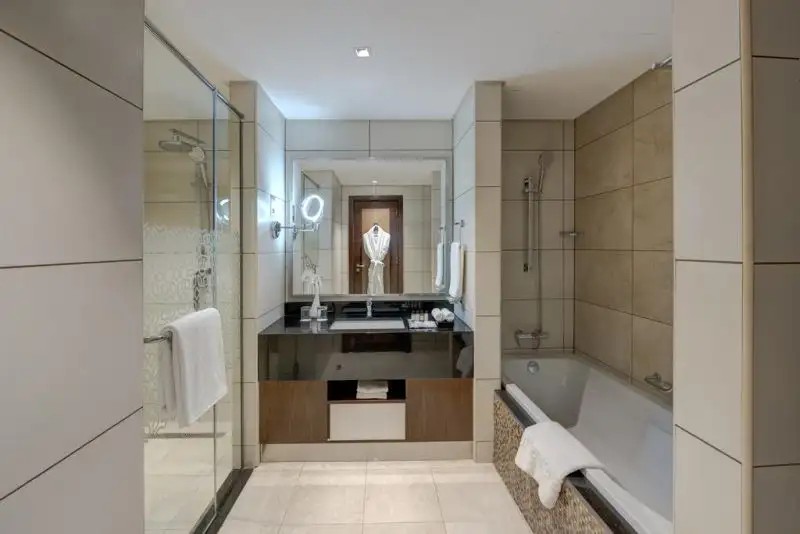 ROYAL CONTINENTAL SUITES BUSINESS BAY
