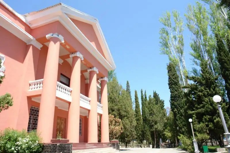 СЕМИДВОРЬЕ