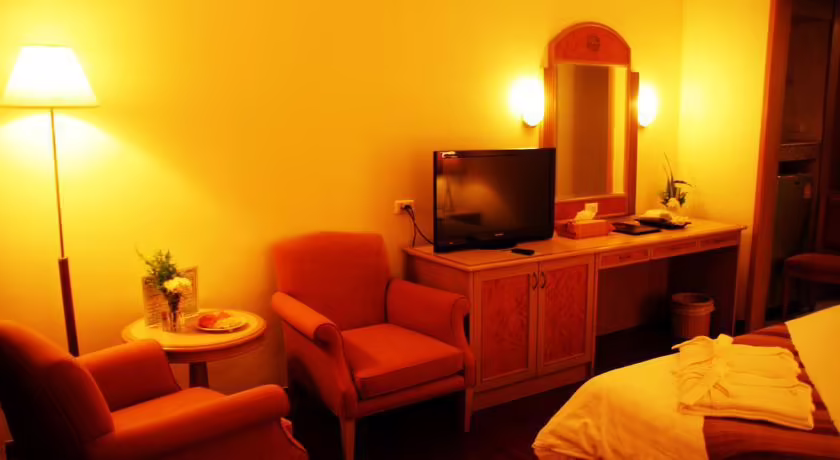 GRAND TOWER INN VI