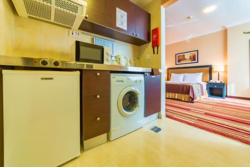 EXECUTIVE SUITES BY MOUROUJ GLORIA