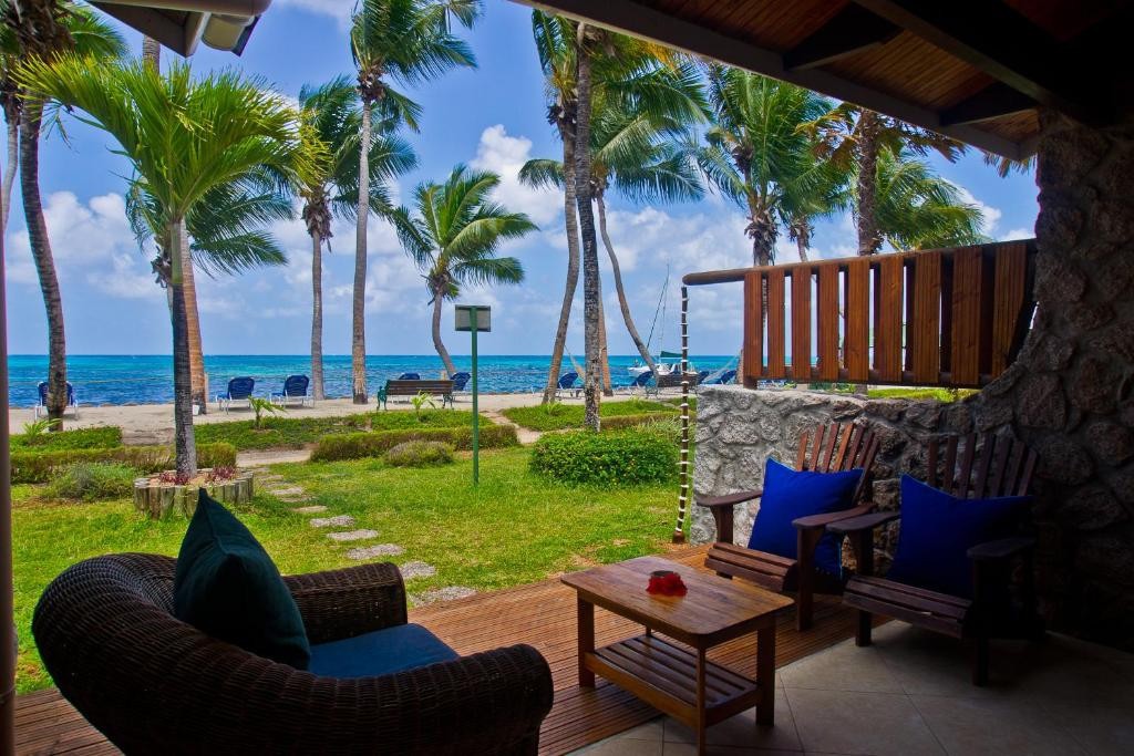 COCO DE MER & BLACK PARROT SUITES