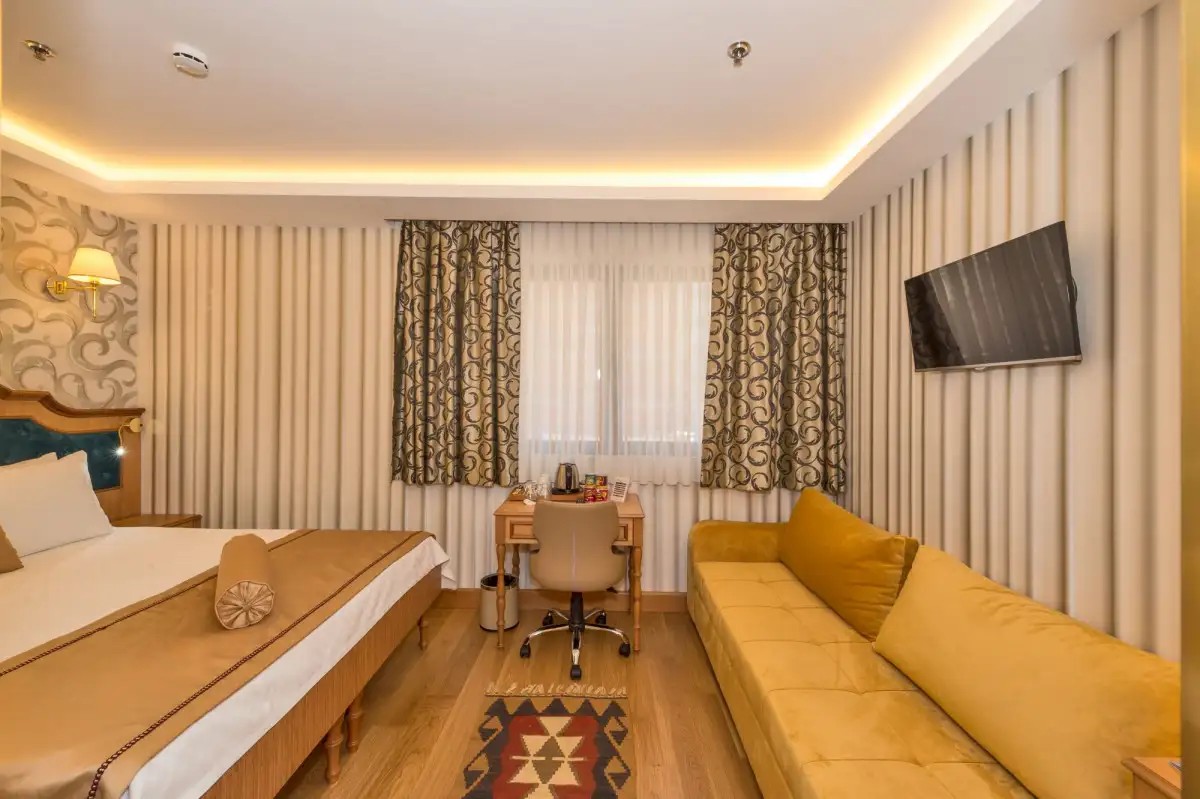 APRILIS GOLD HOTEL