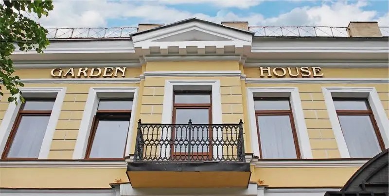 GARDEN HOUSE