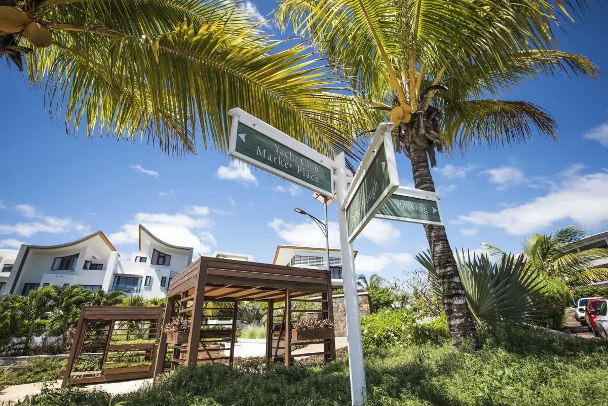 LIFE IN BLUE AZURI RESIDENCES