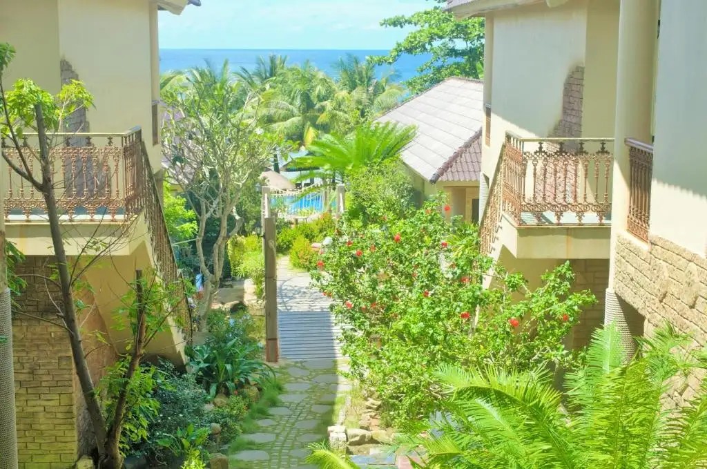 CORAL BAY RESORT