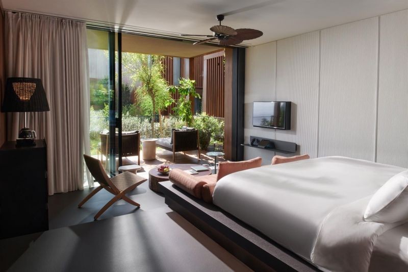 suite land view