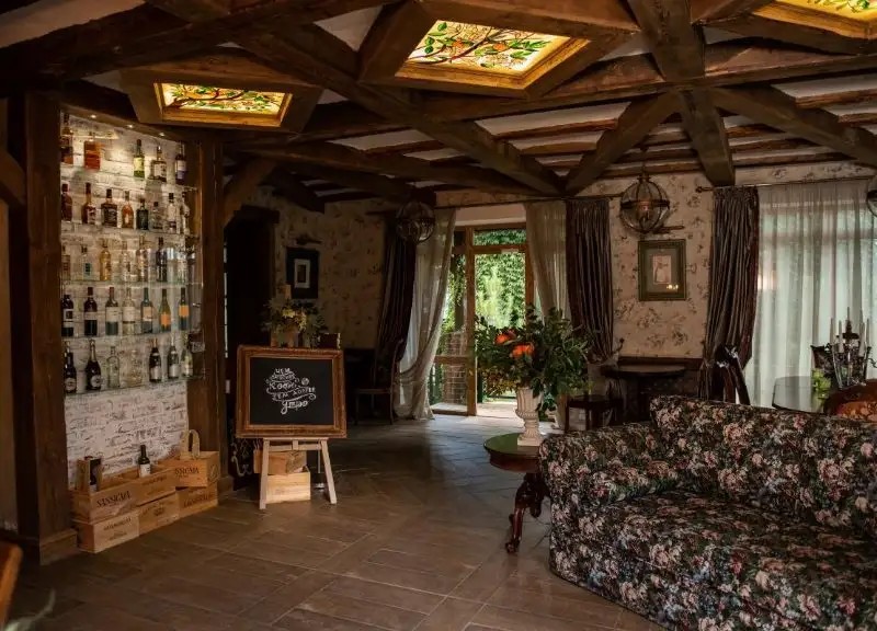 RASSL COUNTRY HOME