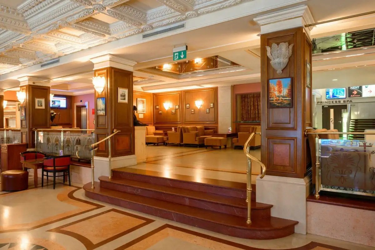 CROWNE PLAZA (КРАУН ПЛАЗА ОТЕЛЬ МИНСК)