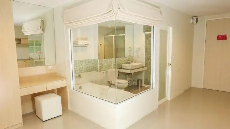 GLOW JOMTIEN BEACH CHAIYAPRUEK