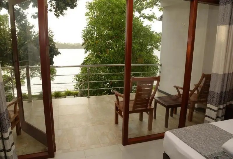 RIVERSIDE ARALIYA
