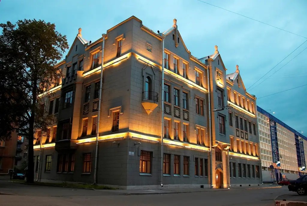 LANCASTER COURT HOTEL