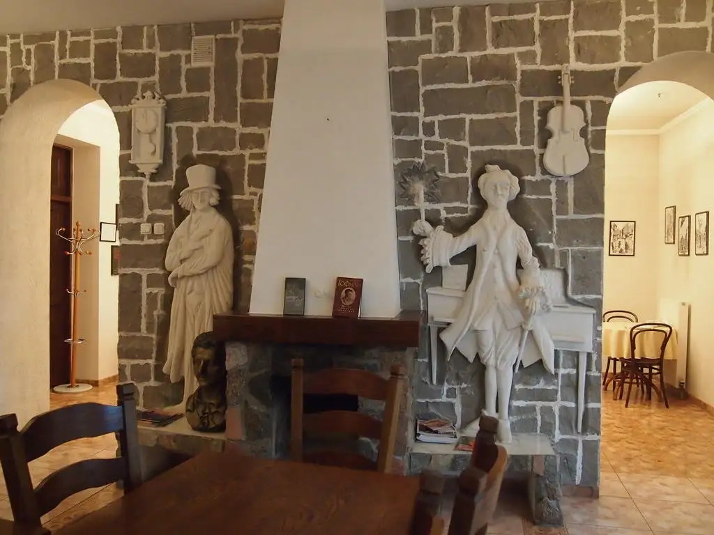 ДОМ СКАЗОЧНИКА