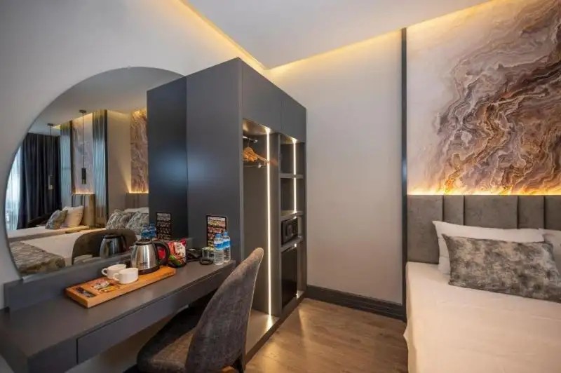 WORLD CLASS AIRPORT HOTEL