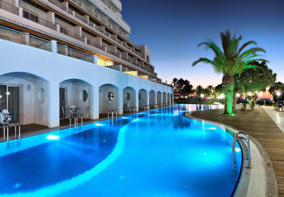BATIHAN BEACH RESORT & SPA