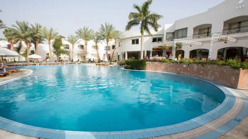LUNA SHARM