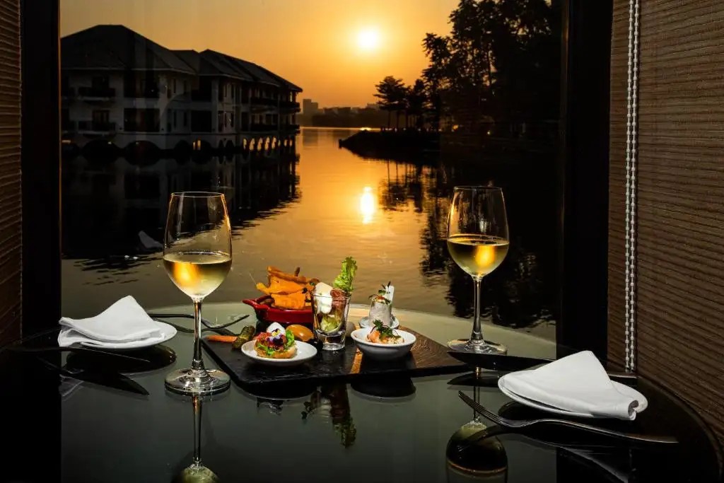 INTERCONTINENTAL HANOI WESTLAKE