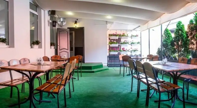 МОЛОДЕЖНАЯ