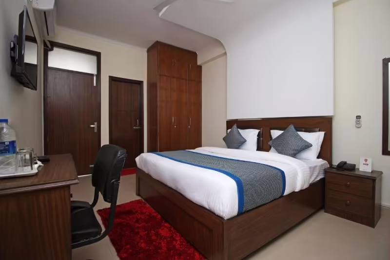 OYO 9273 SURYA PALACE