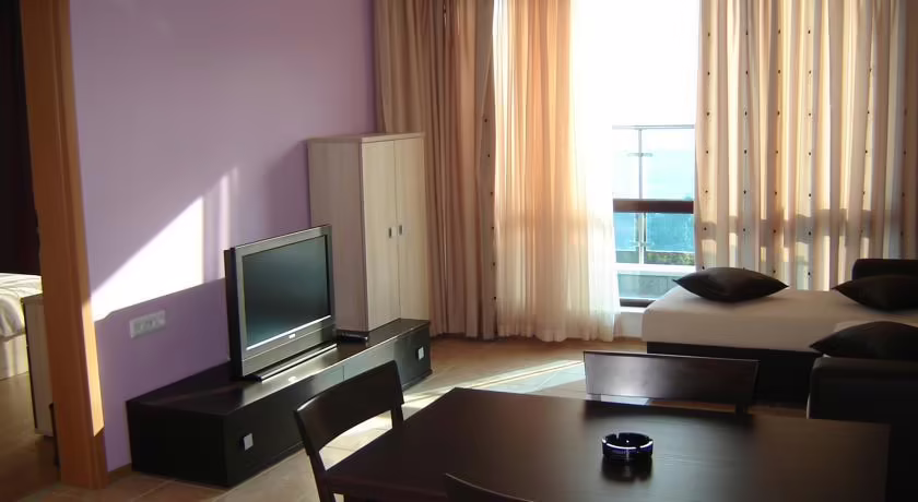 ROYAL COVE RESIDENCE APT