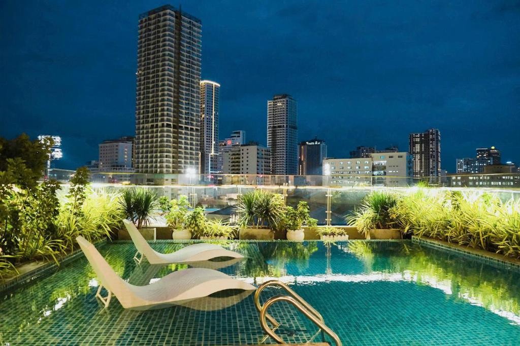 EM OI HOTEL