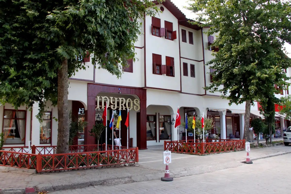 IDYROS HOTEL