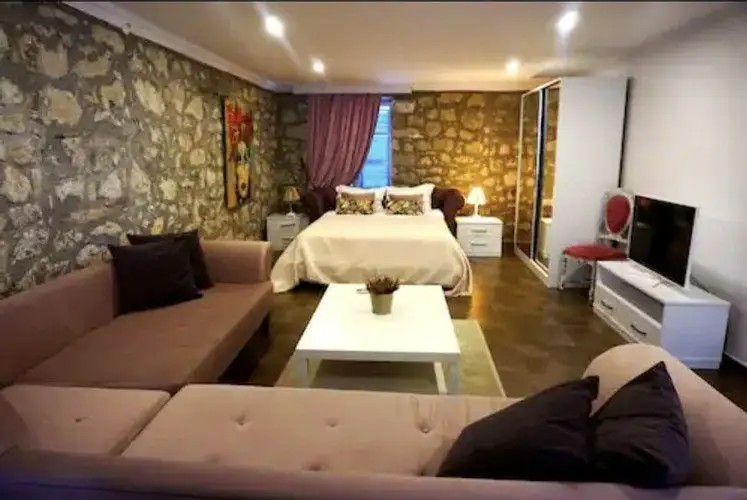 LEYLA SUITE