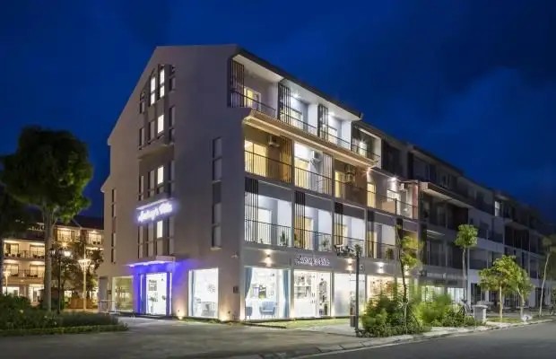 AMON DELUXE HOTEL