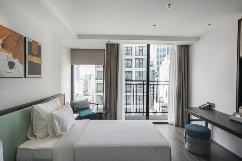 signature partial sea view