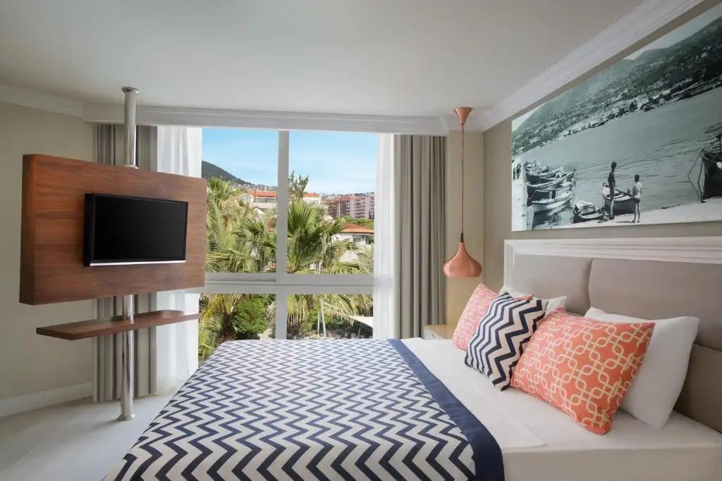 PALOMA MARINA SUITES ADULTS ONLY 16+