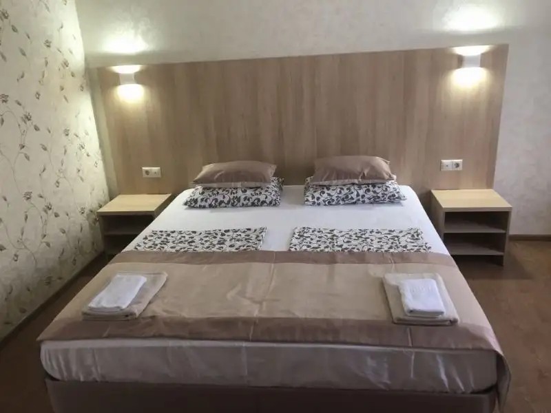 TRI SEZONA (ТРИ СЕЗОНА)