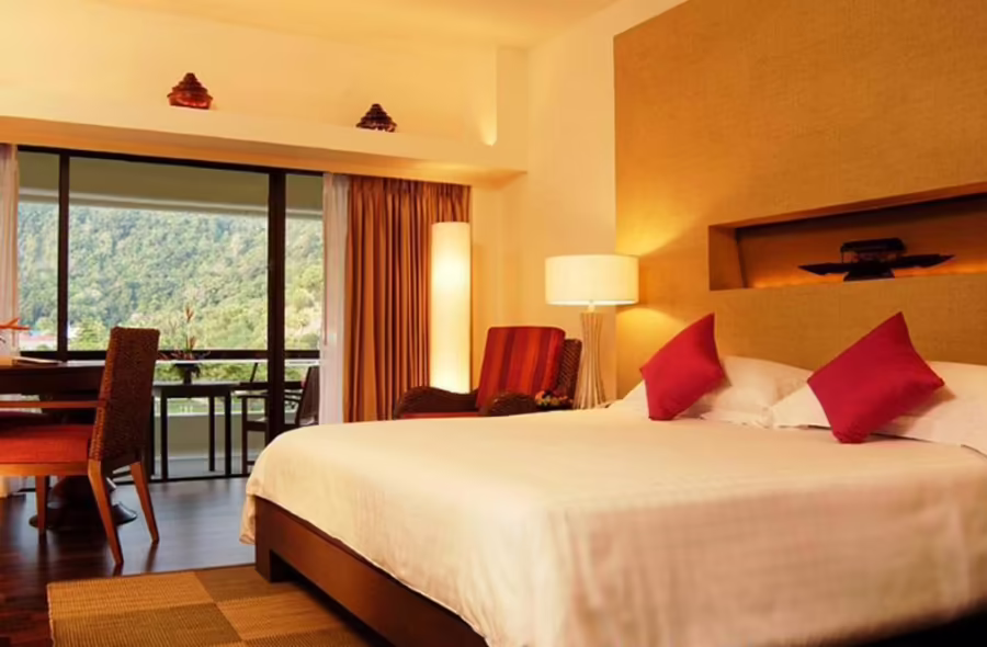 HILTON PHUKET ARCADIA SAI TONG WING