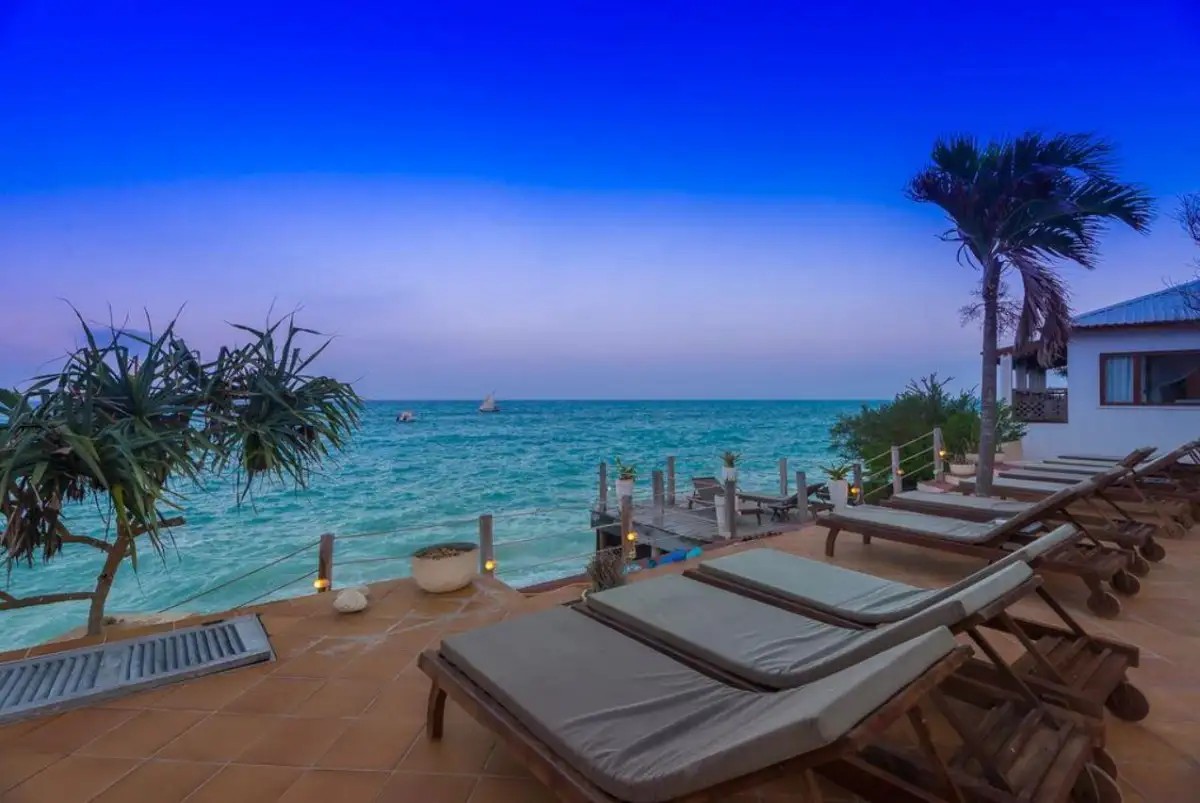 WARERE BEACH