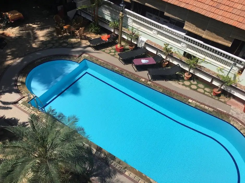 GOLDEN SANDS BEACH RESORT