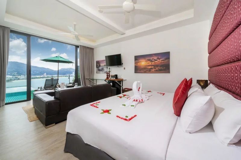 sky suite with plunge pool