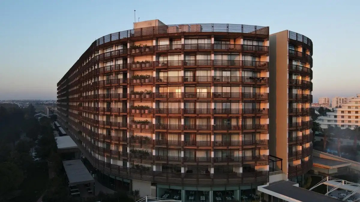 NIRVANA COSMOPOLITAN