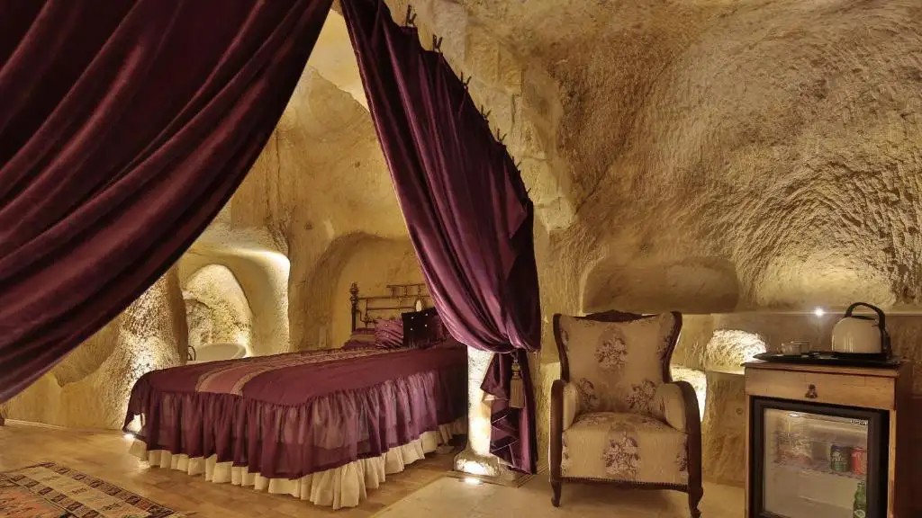 GOLDEN CAVE SUITES