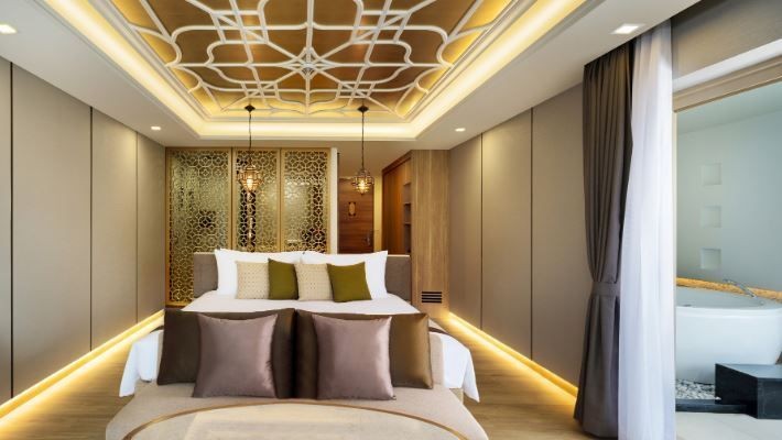 deluxe suite with whirlpool bath sea view