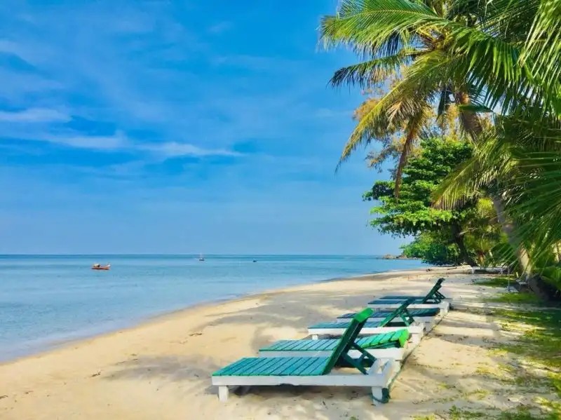 WHITE SAND BEACH RESORT