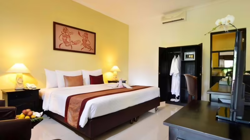 SARINANDE BEACH INN
