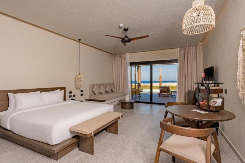 junior suite sea view swim up