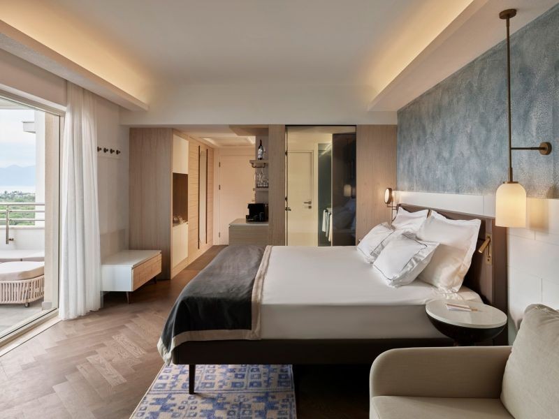 corner jacuzzi suite sea view
