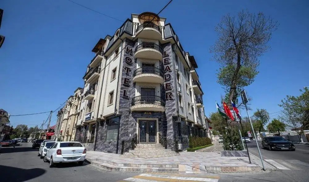 LEADER HOTEL