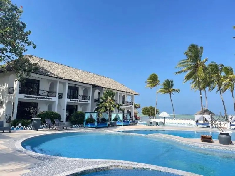 FIVE PALMS BWEJU