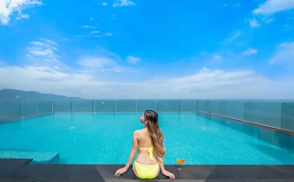 CANVAS HOTEL