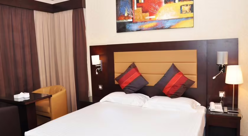 STRAND HOTEL