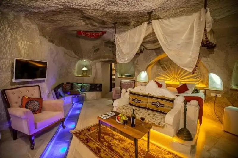 NAR CAVE HOUSE