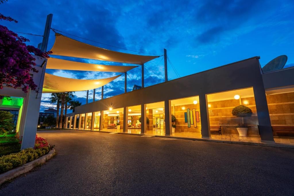BARUT B SUITES (EX. FAMILY LIFE SIDE, SUNWING)
