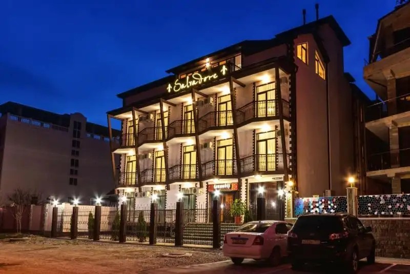 SALVADOR HOLIDAY HOTEL & AQUA-ZONE